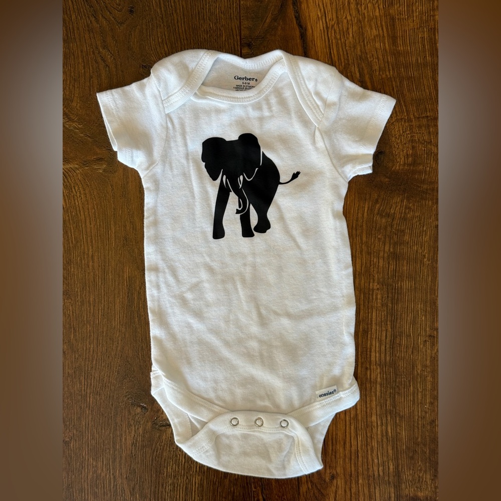 ✨4/$15✨ Elephant Silhouette Baby Onesie Gerber Size 6-9 Months